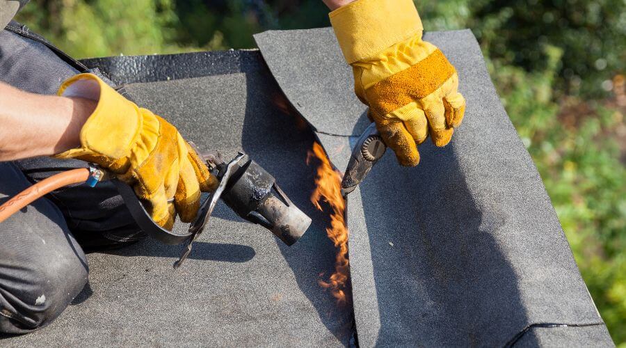 Professional gutter cleaning in Rosanky, TX